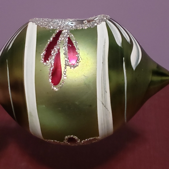 Vintage Mercury Glass Indent Christmas Ornament Green - Picture 3 of 10